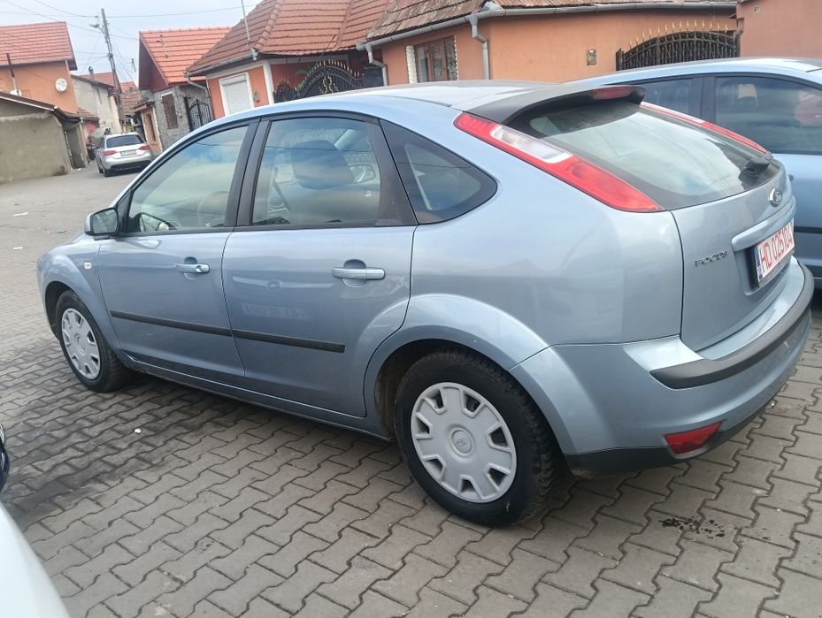 Vând Ford focus 1 8 benzina