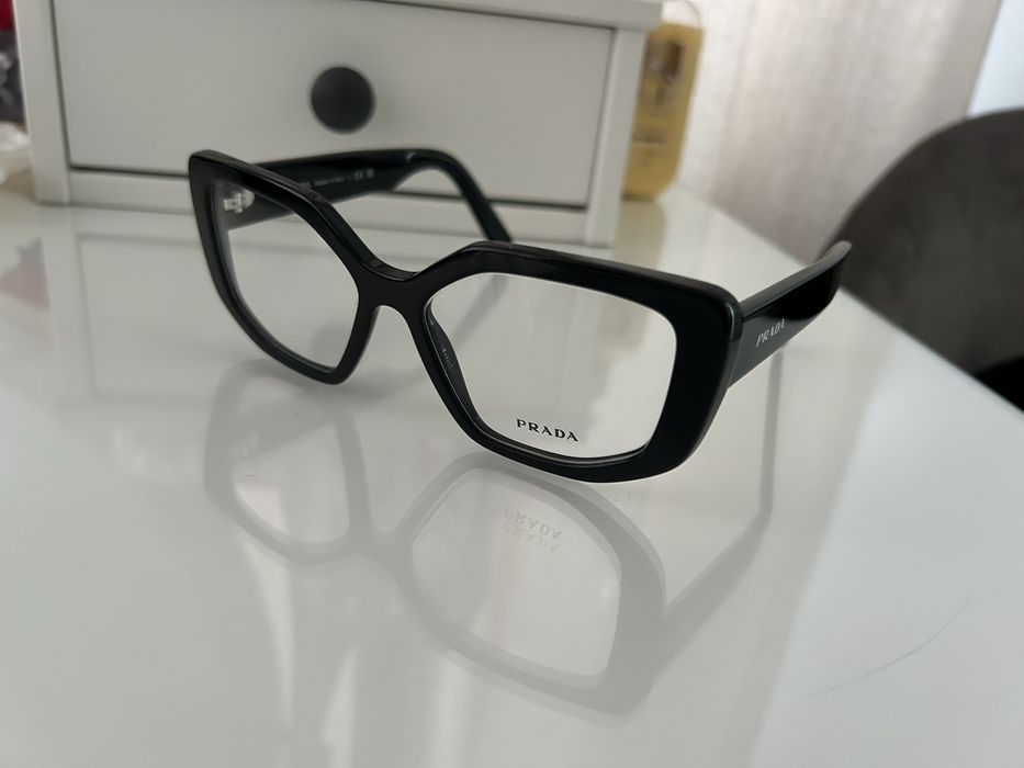Продавам диоптрични очила от марка Прада