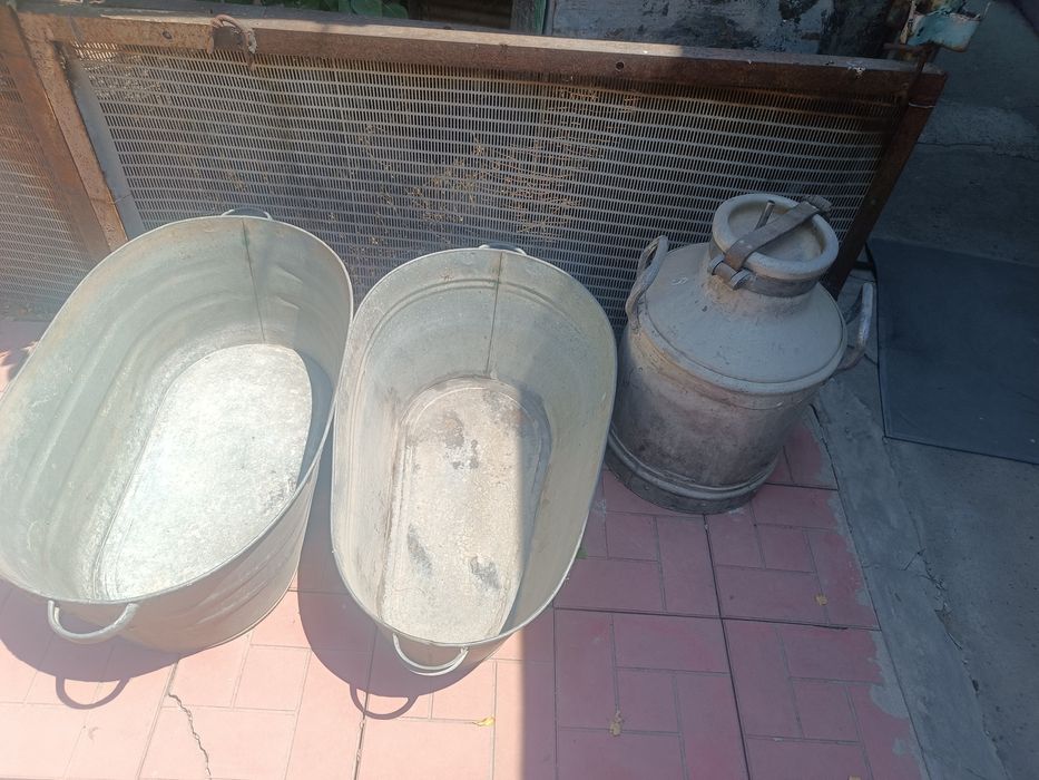 Продаются две ванные , фляга ,бочки нержавеющие