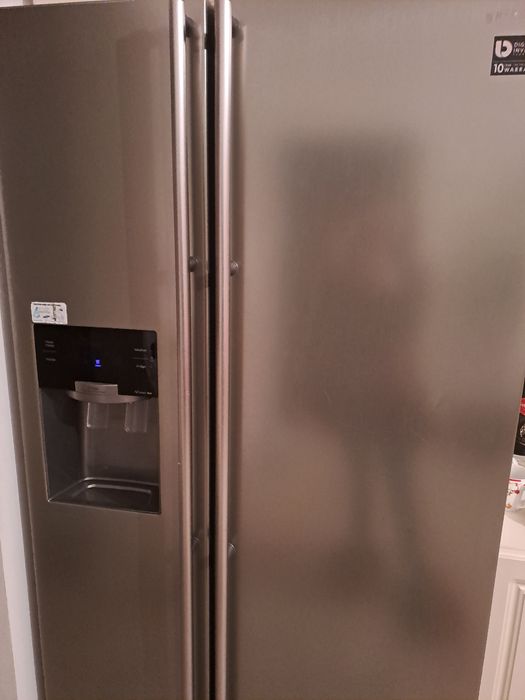 Frigider side by side