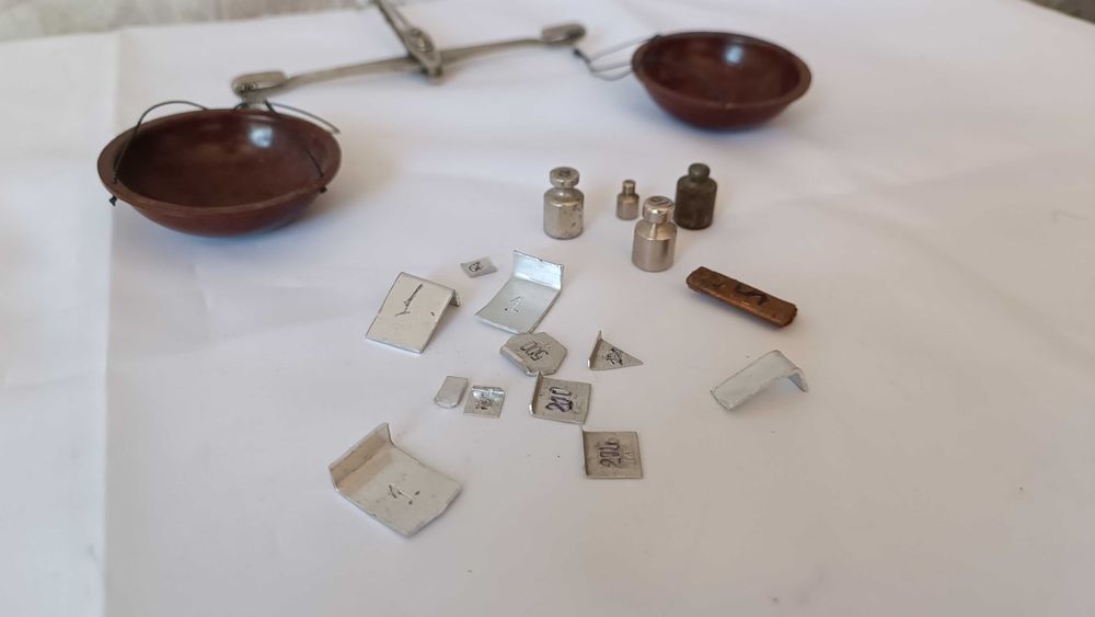 Малка везна с теглилки - бижутерска - Сделано в СССР