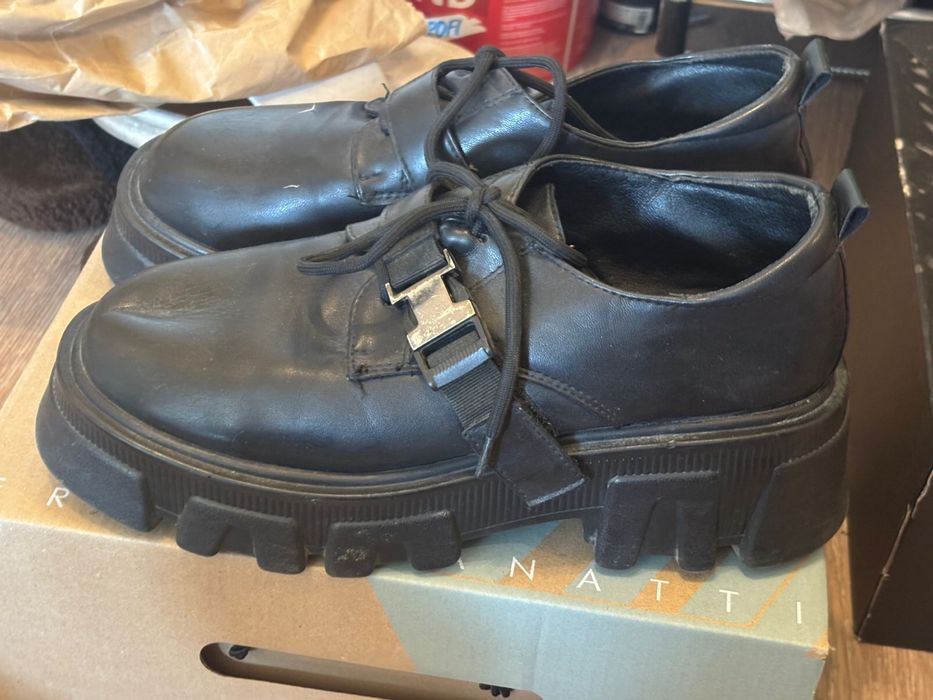 Бесплаьно деткая обувь и взрослая