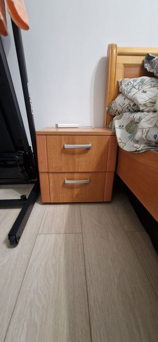 Продам 2 прикроватные тумбочки