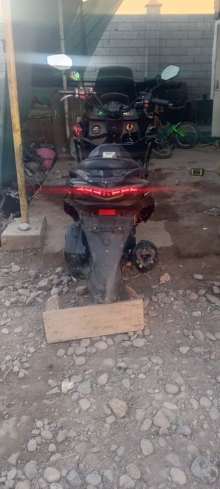 Sukuter.suruchni.sotiladi.150kub