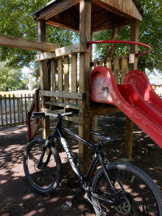 Bicicletă giant MTB 26"-ideală pentru un nou proiect /necesită cateva mici reparatii