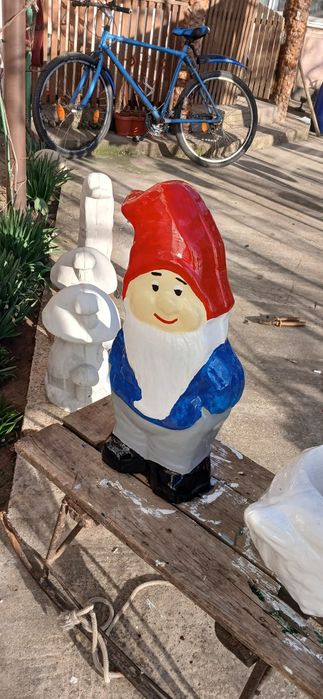 Vând ornamente de grădină