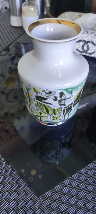 Чинни ваза буюми.