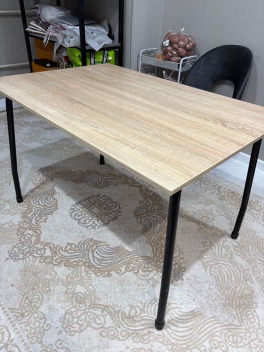 Кухоный обеденный стол