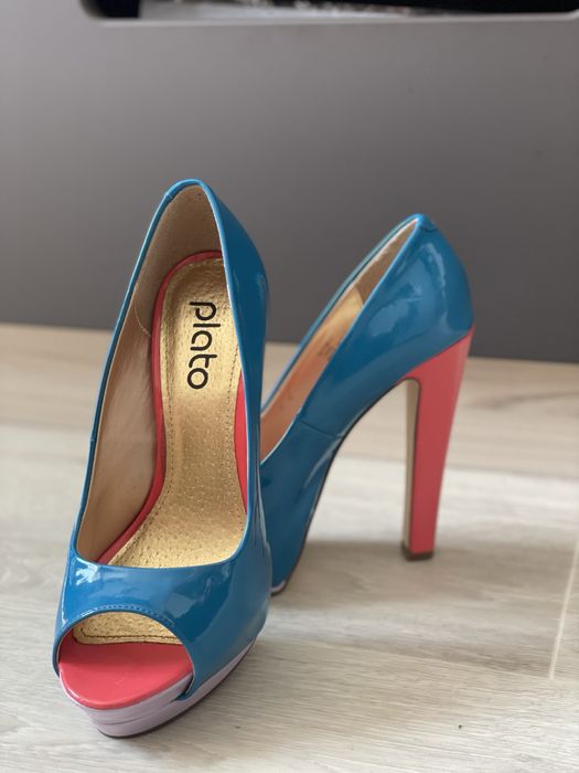 Продам новые туфли