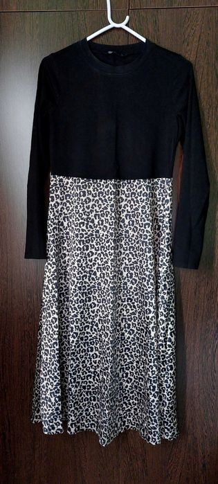 Vând rochie animal print