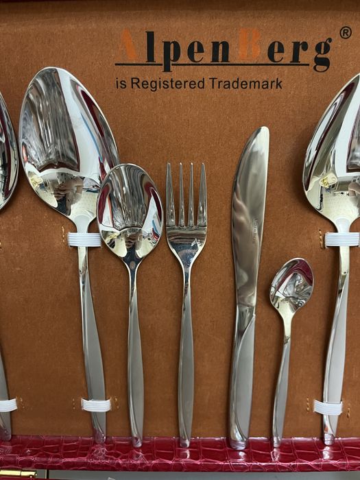 Продам 2 столовых набора на 24 персон