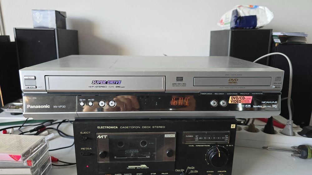 Player/Recorder VHS/DVD Panasonic NV-VP30 EC-S, functioneaza total