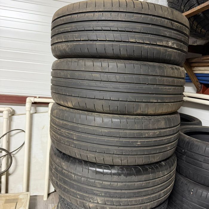 Продам резина б/у на тойата 200