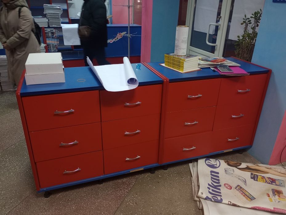 Vând vitrine   30 lei bucata