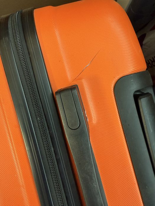 Продам большой чемодан