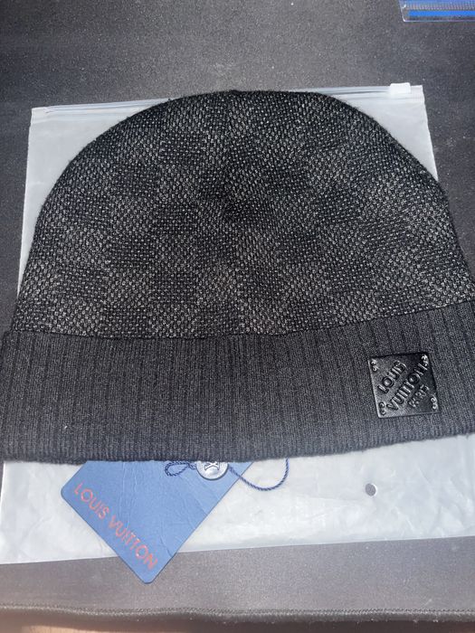 caciula LV noua cu eticheta