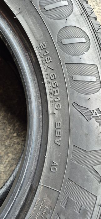 4 anvelope vara ca noi Goodyear 215/65/16.Pretul este pe bucata