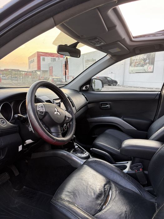 Mitsubishi  Outlander