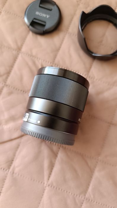 Sony E 2/28 обективът като нов
