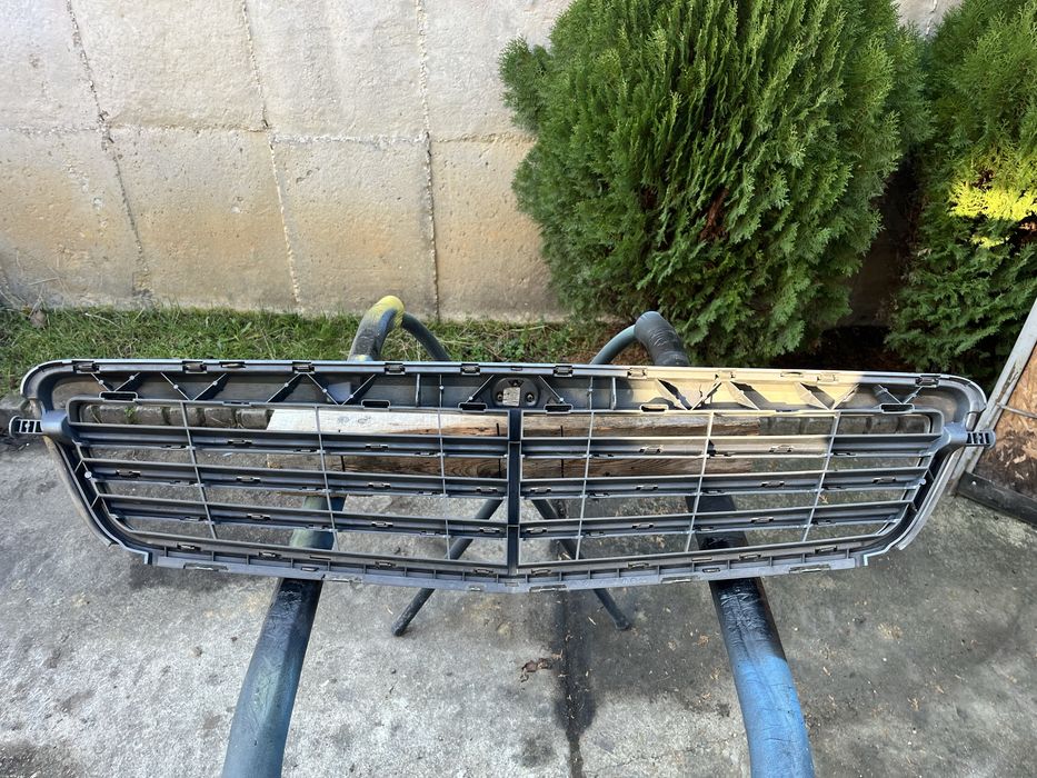 Предна маска за C class W204