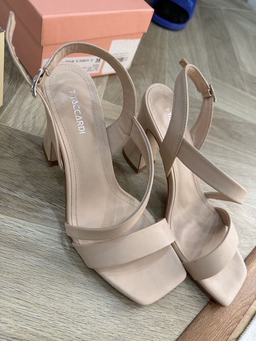 Бежевые Босоножки 38 размер