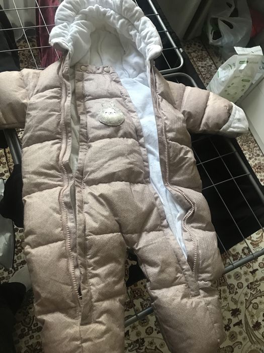Продам детский зимний комбинезон на девочку