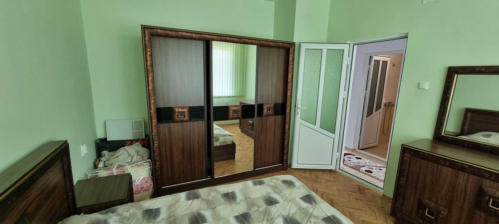 Дава се под наем Тристаен апартамент в Разград, Център - 72 кв.м за 612 € - Снимка #4
