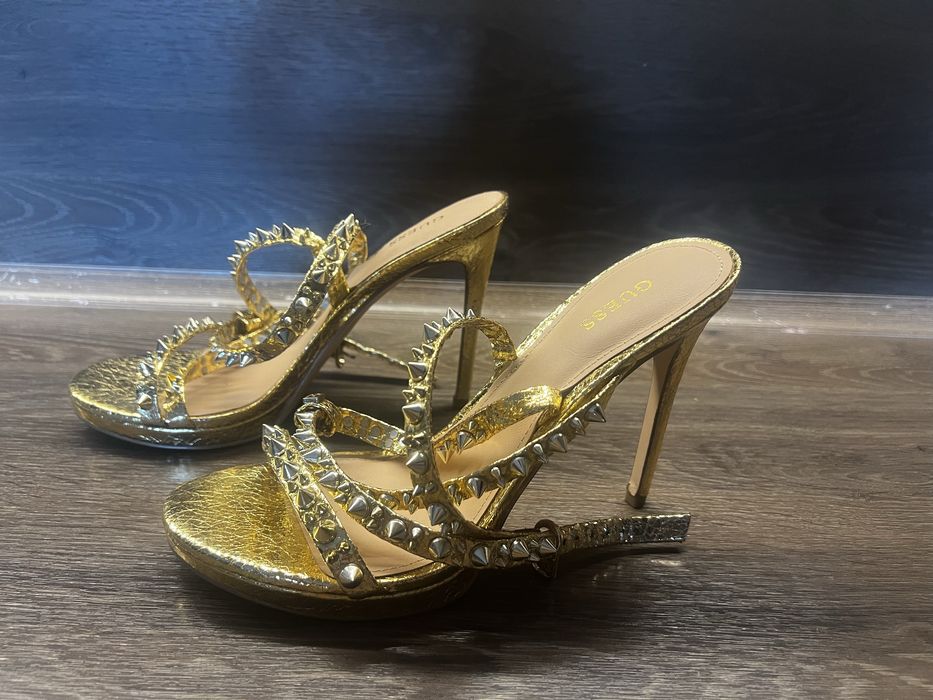 “Guess” отигинални сандали