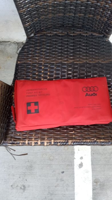 Мокет Фолксваген Кади и аптечки ауди