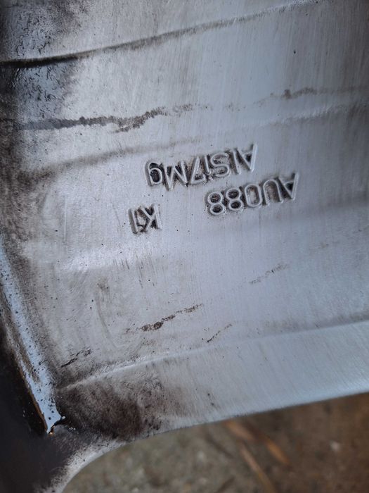 Продавам оригинални джанти за Audi 18 цола.