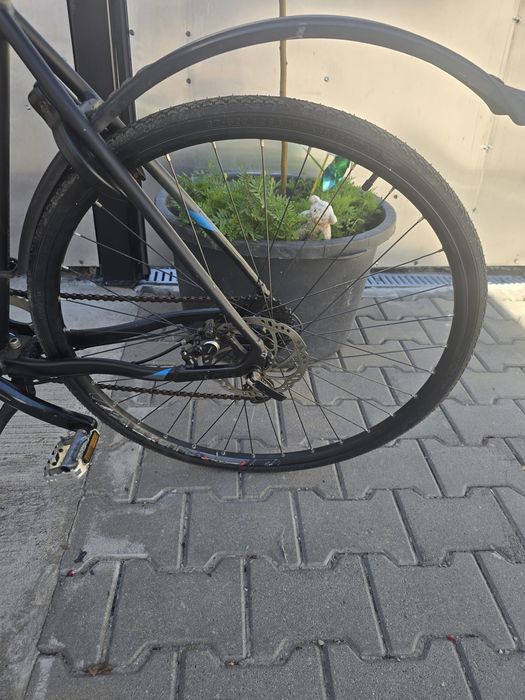 Bicicleta cu cadru de aliaj
