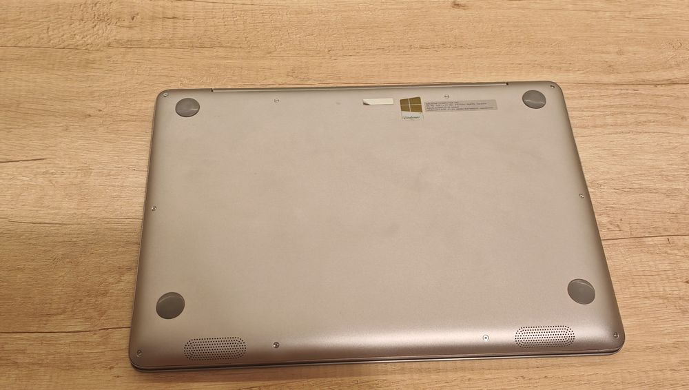 Laptop ASUS ZenBook i5 / 8GB RAM / SSD 256GB – subțire și rapid