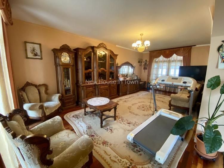 Vilă stil  baroc de vânzare