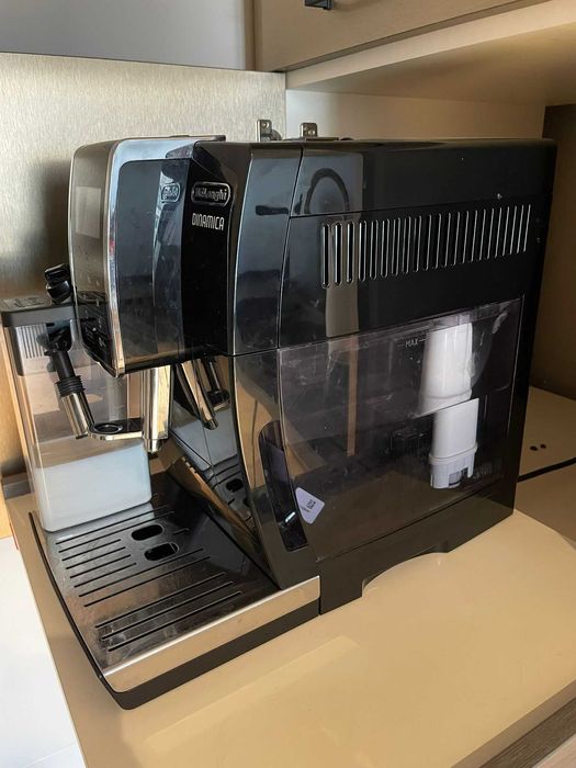 Vând aparat cafea De`Longhi Dinamica, stare bună