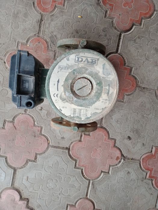 Продам электрический насос для воды.