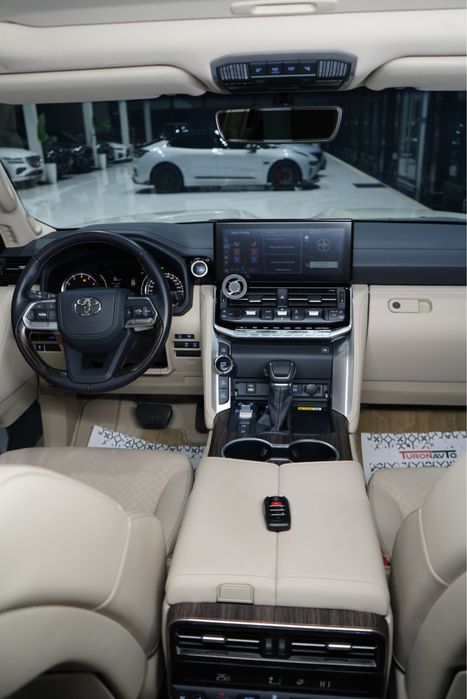 Toyota LC300 в Ташкенте