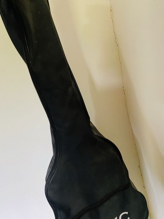akustik gitara sotiladi