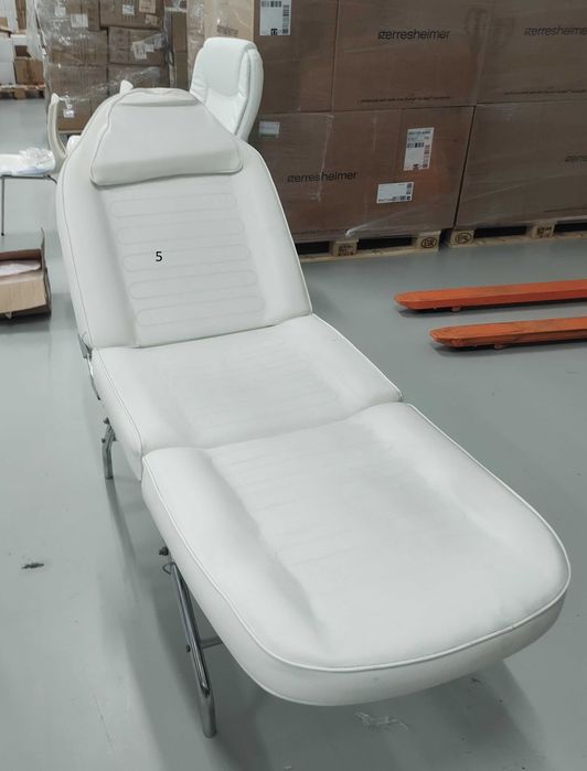 Нови и употребявани медицински и козметични кушетки, легла и столове