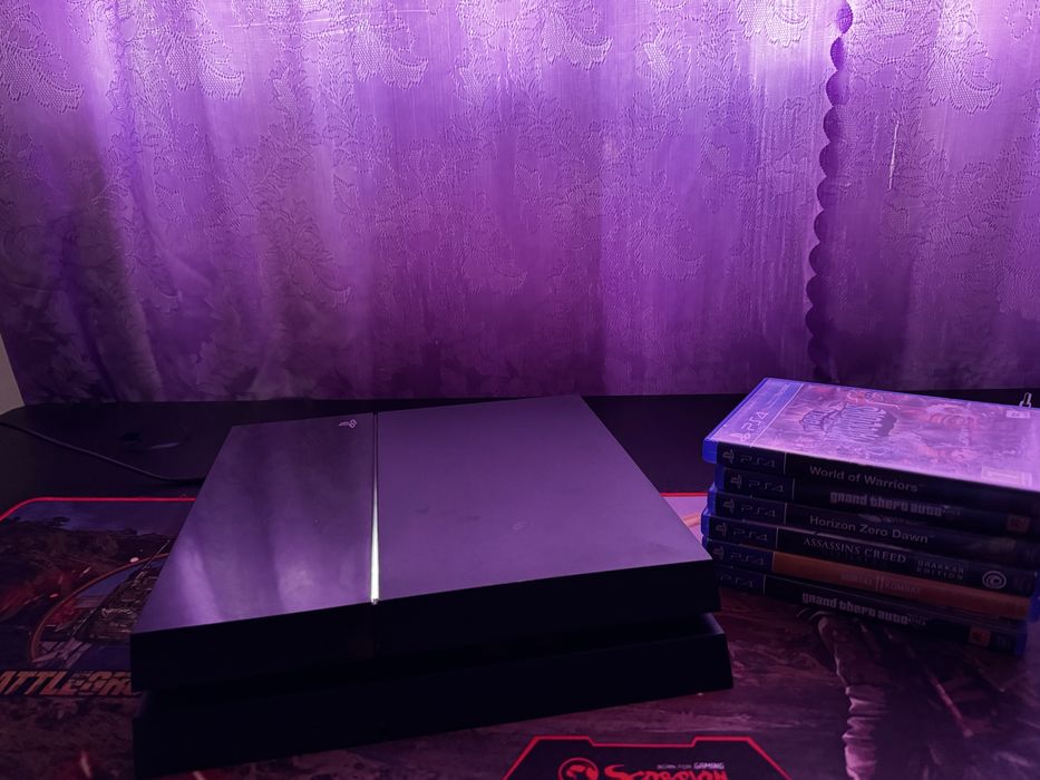 Vand PS 4 in stare buna