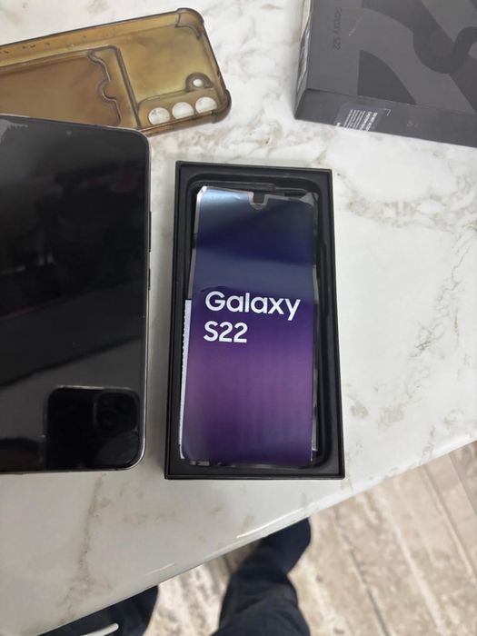 Продам Samsung s22