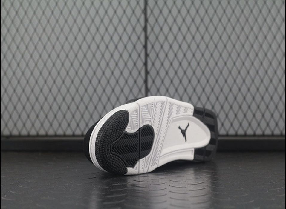 Jordan 4 Retro Royalty