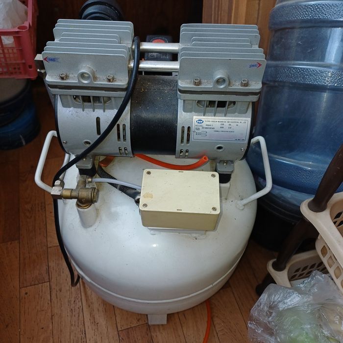 Стоматолический компрессор