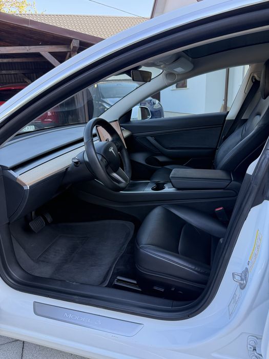 Tesla Model 3 SR+ masina electrica superba