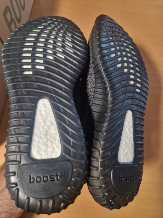 Vand  Yeezy Boost nr 42 cu 26.5 cm
