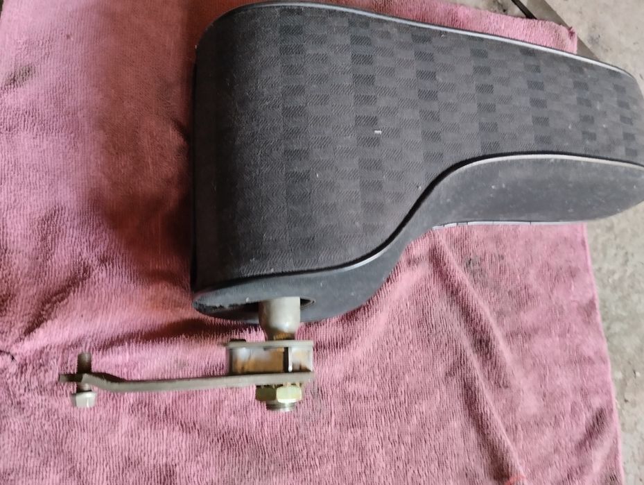 Подлокотник мерседес 190