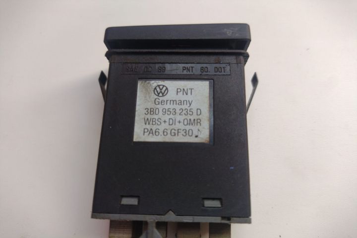 Buton Avarie 3B0953235D / 3B0 953 235 D Volkswagen VW Passat B5.5 (fa