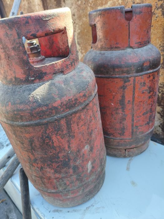 Продам 2 газовых баллона для плиты