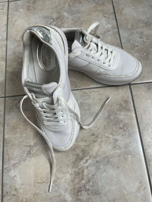 Продам кроссовки оригинал МК 35 размер