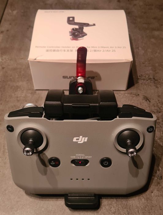 Suport controller drona pentru bicicleta