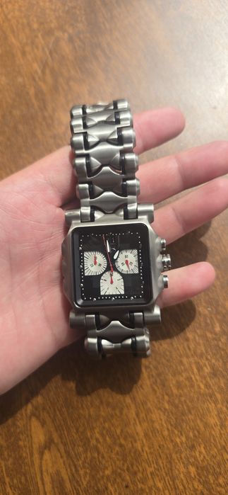 Oakley Minute Machine (Titanium Edition)**
**Легендарный индустриальны